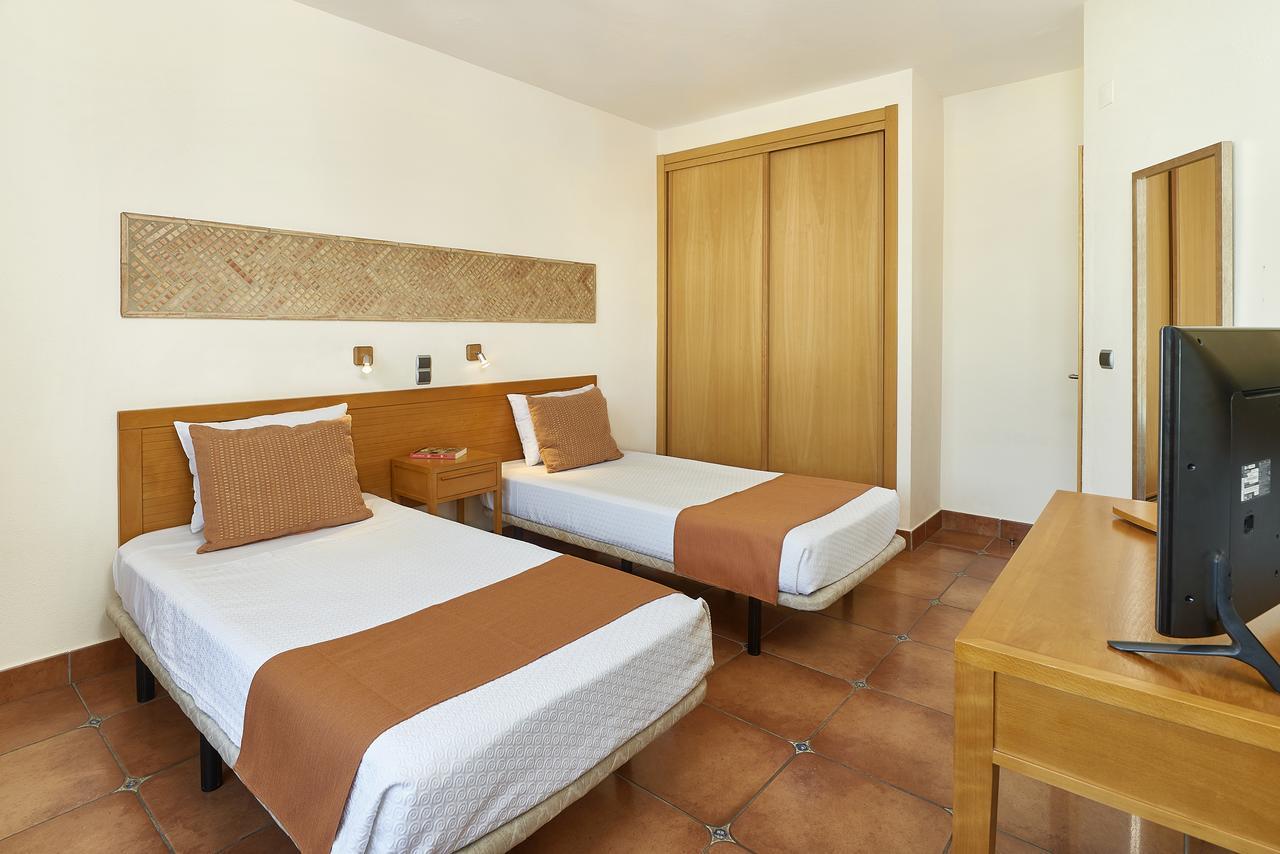 One-Bedroom Apartment (5 Adults),737196709:JPEG